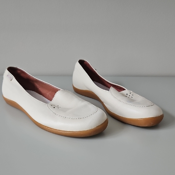 Camper Shoes - Camper Loafers - Leather Upper With Rubber Sole - Womens 9 US / 40 EUR.